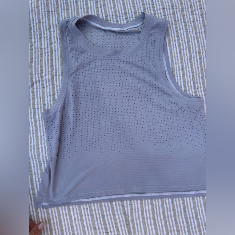 Lululemon train to be tank- size 6 gray